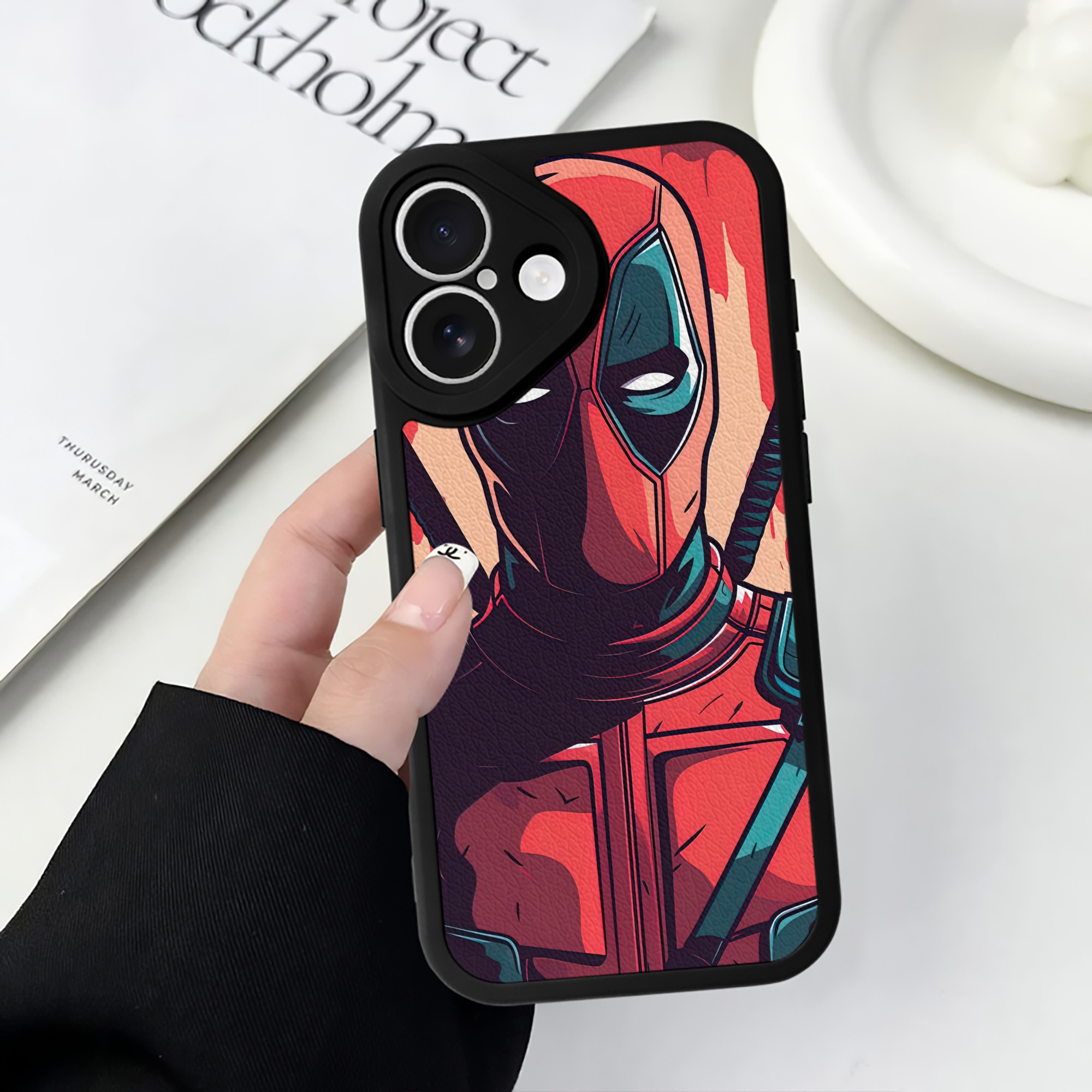 （画像用） Deadpool デッドプール 【iPhone 16シリーズ対応】シリコンスマホケース（レザー調） 材質：シリコン